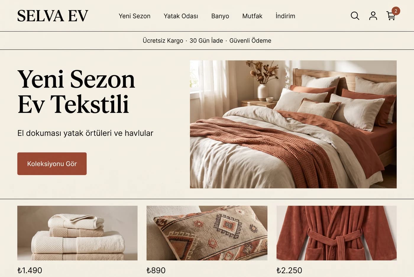 Krem zeminli e-ticaret ana sayfası: üstte menü, solda 'Yeni Sezon Ev Tekstili' başlığı ve 'Koleksiyonu Gör' düğmesi, sağda yatak odası fotoğrafı, altta üç ürün karesi