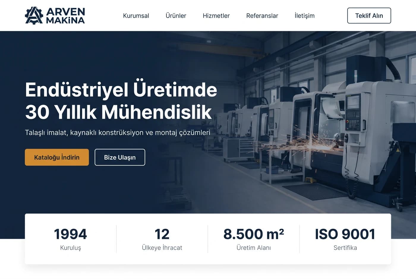 Kurumsal ana sayfa: üstte beyaz menü ve 'Teklif Alın' düğmesi, koyu lacivert hero üzerinde fabrika fotoğrafı ve iri başlık, altta dört rakamlı künye şeridi
